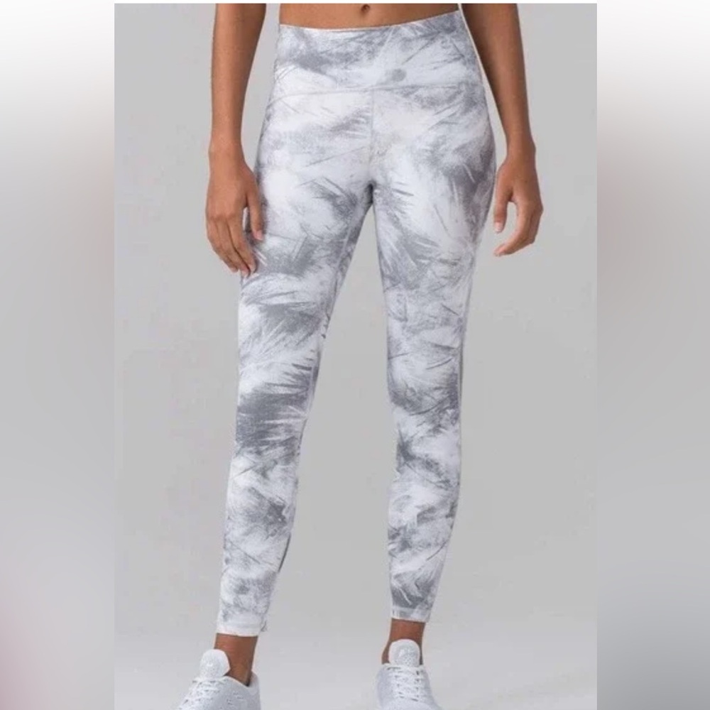 Lululemon Train Times 7/8 Pant 25" Size 4 Gray Breeze By White Light Cast Yoga